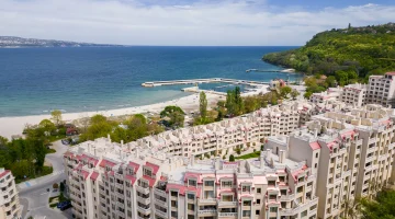 Пляж в тапочках: отели, где до моря рукой подать (и без толпы)